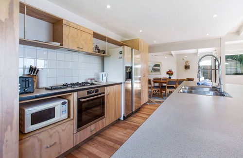 Waiheke Island House | Beachfront Enclosure Bay