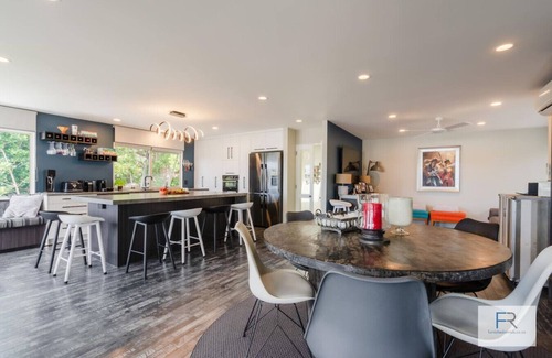 Bayswater House | Beachfront Executive Home in Bayswater