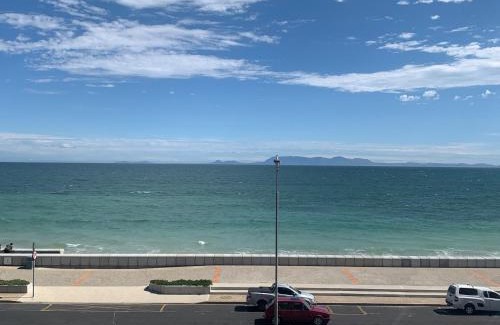 Strand Apartment | Beachfront Gem/Free Parking/A/C