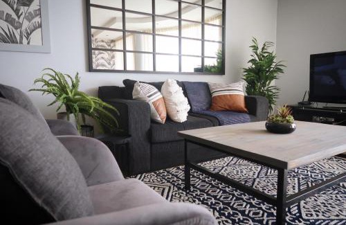 Strand Apartment | Beachfront Gem/Free Parking/A/C