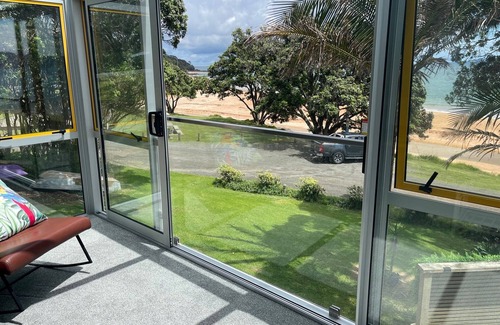 Doubtless Bay Apartment | Beachfront Holiday for you! 2 bedroom sleeps up to 5 Pet Friendly Nautilus House