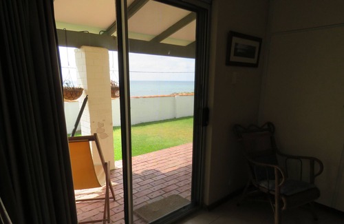 Halls Head House | Beachfront Holiday House - Pet friendly Ocean Frontage