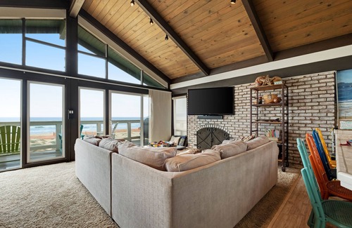 Oceano House | Beachfront home with amazing ocean views, a two-level deck, and bikes