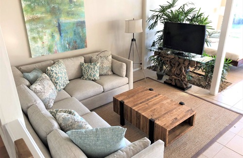 Hawaii Loa Ridge House | Beachfront | Hot Tub | A/C | BBQ | Honolulu |5-7 NIGHT STAYS PERMITTED