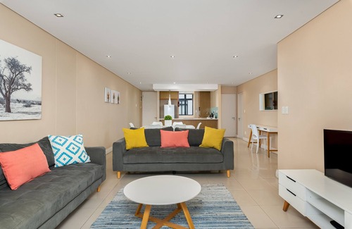 Big Bay Apartment | Beachfront Living l Eden on The Bay Apt l Wifi