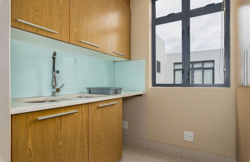 Big Bay Apartment | Beachfront Living l Eden on The Bay Apt l Wifi