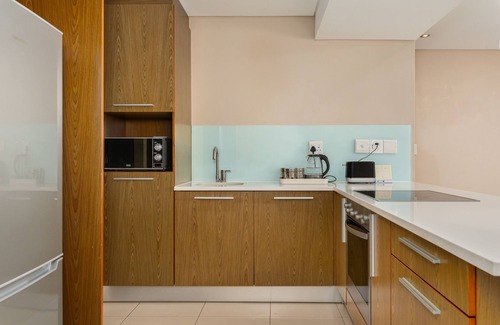 Big Bay Apartment | Beachfront Living l Eden on The Bay Apt l Wifi