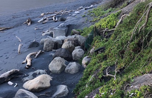 Mokau Cottage | BEACHFRONT MOKAU. nFishing, Whitebaiting, Beach walks, Classic NZ Bach.