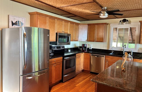 Mokuleia House | Beachfront Oasis on the North Shore of Oahu - Sleeps 6-8