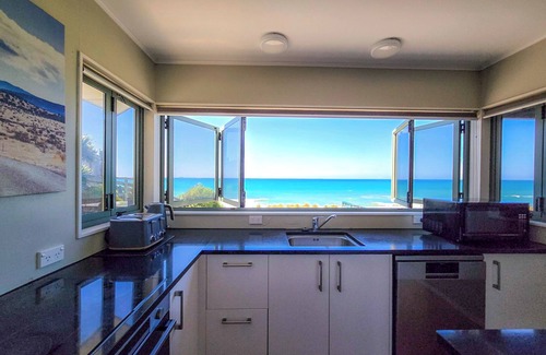 Pukehina House | Beachfront Pad - relax and unwind