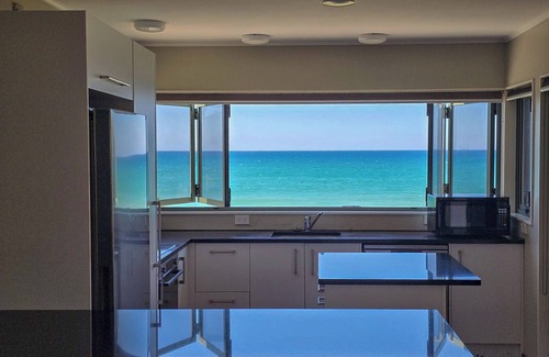 Pukehina House | Beachfront Pad - relax and unwind