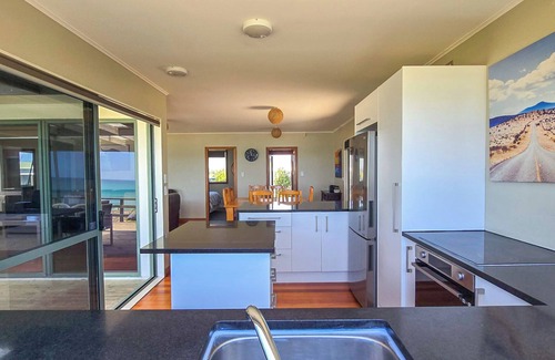 Pukehina House | Beachfront Pad - relax and unwind