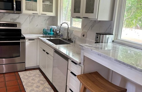 Pupukea Cottage | Beachfront Palaypa - Former Mission House