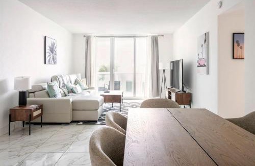 Hollywood South Central Beach Apartment | Beachfront, Pools, Patio, King Bd Villa- Hollywood FL