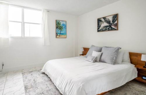 Hollywood South Central Beach Apartment | Beachfront, Pools, Patio, King Bd Villa- Hollywood FL