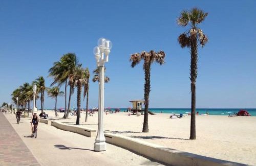 Hollywood South Central Beach Apartment | Beachfront, Pools, Patio, King Bd Villa- Hollywood FL