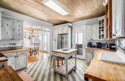 Ocean Springs House | Beachfront Property in Ocean Springs, Overlooking the Gulf of Mexico. Sleeps 14