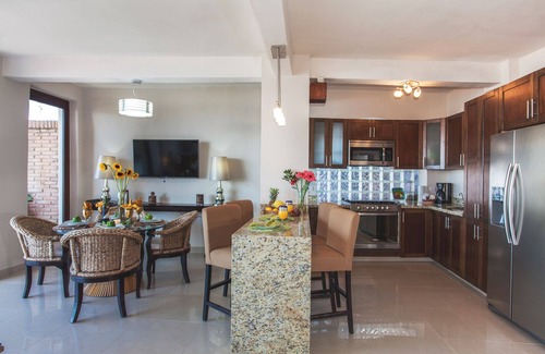 Amapas Condo | Beachfront right on Los Muertos beach