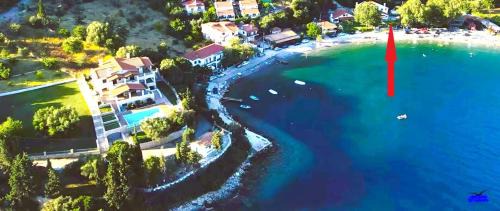 Skaloma Villa | Beachfront Skaloma Villa