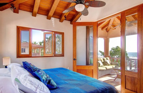 Troncones Villa | Beachfront, Sleeps 1-54 Perfect for Friends, Familys, Retreats, Reunions