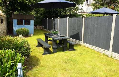 Rhos on Sea Cottage | Beachfront Swyn Y Mor Cottage