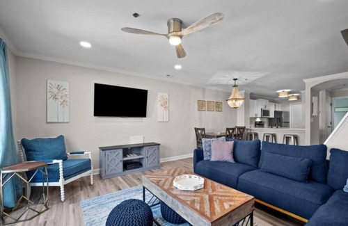 North Topsail Beach Condo | Beachfront Bliss: Luxury Condo with Spectacular Pier Views, Pools, and More!