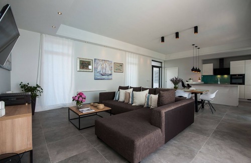 Sutivan Villa | Beachfront Villa Endora with Pool