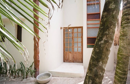 Zona Hotelera Villa | Beachfront Villa in Tulum Beach