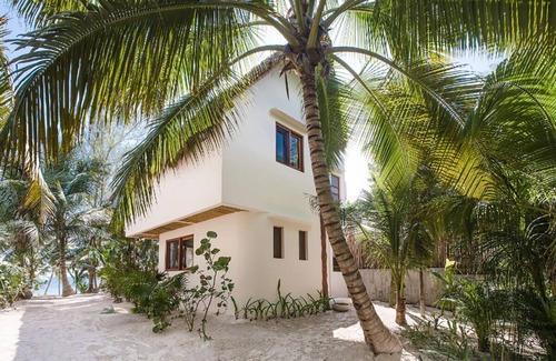 Zona Hotelera Villa | Beachfront Villa in Tulum Beach