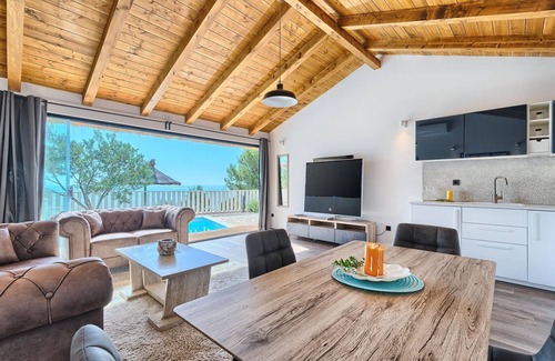 Susica Villa | Beachfront Villa New Horizons III