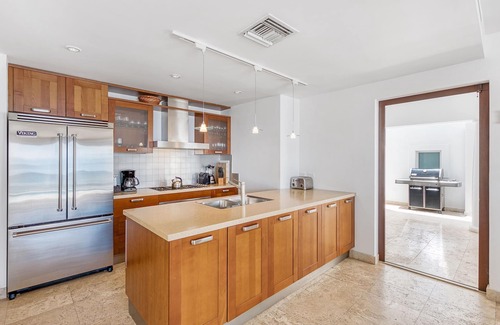 Maho Villa | Beachfront villa with concierge service, housekeeping, airport pickup, pool