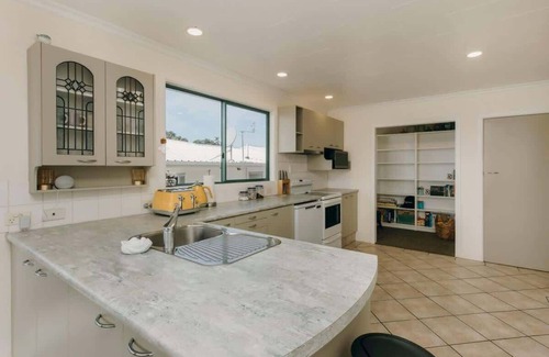 Bell Block House | Beachfront Wanaka Beachhouse with Views