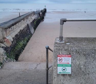 Walton on the Naze Apartment | Beachfront with sea views in Walton on the Naze