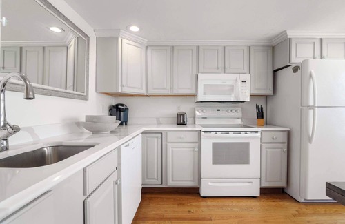 Cape Cod House | Beachfront with Stunning Views!