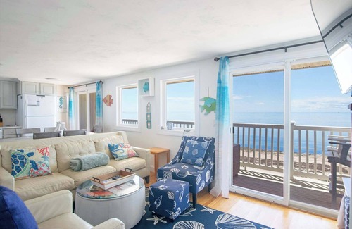 Cape Cod House | Beachfront with Stunning Views!