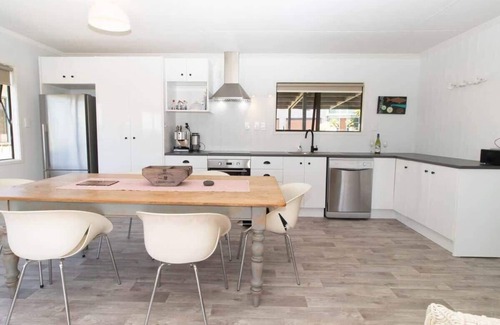 Oakura House | Beachside Bach at Aqua Vista