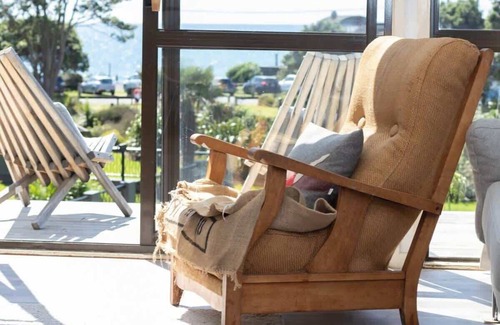 Oakura House | Beachside Bach at Aqua Vista