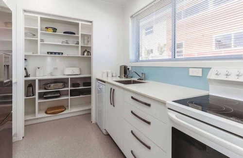 Rewa House | Beachside Townhouse in Strandon