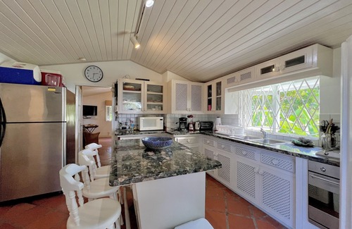 Gibbs Bay Apartment | "Beachy" Hideaway on the best beach on the West Coast