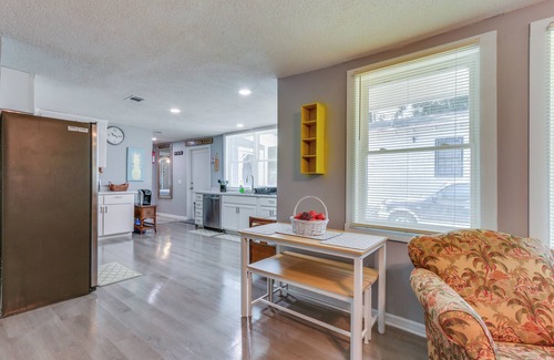 Northwest Quadrant House | Beachy Home in Heart of Beaufort w/Pool Access