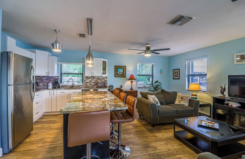 Lake Park House | Beachy Tiki on the Water!