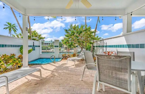 Marathon House | Beachy Townhome Perfect for a Warm Fall Getaway!