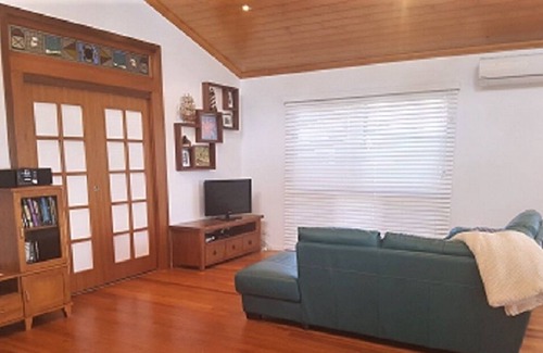 Brisbane Waterfront House | BEACON LIGHT WATERFRONT HOLIDAY HOME