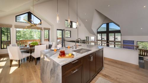 Highlands Townhomes House | Beacon Retreat