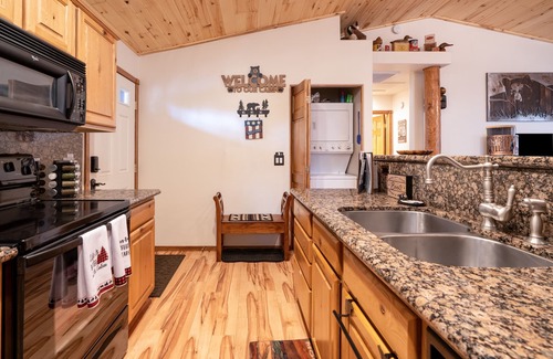 Show Low Cabin | BEAR-A-DISE Cabin in Bison Ridge nr/Fool Hollow Lake, Hiking Trails & Golf!