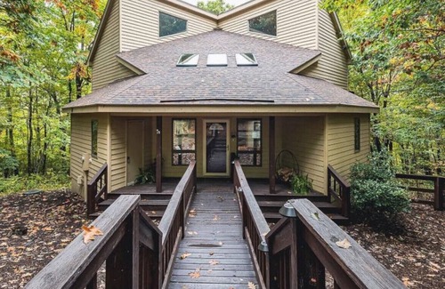 Chestnut Springs Cabin | Bear Cave Haus at Wintergreen Resort