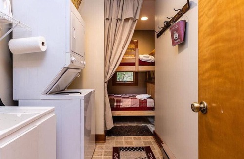 Chestnut Springs Cabin | Bear Cave Haus at Wintergreen Resort