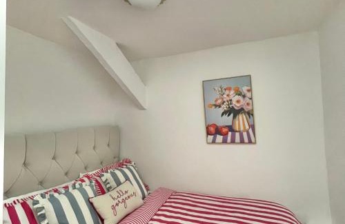 Glynneath House | Bear Cottage - Waterfall Country