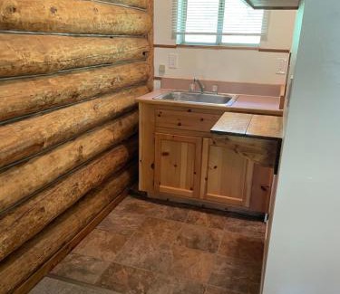 Midpines Hotel | Bear Creek Cabins