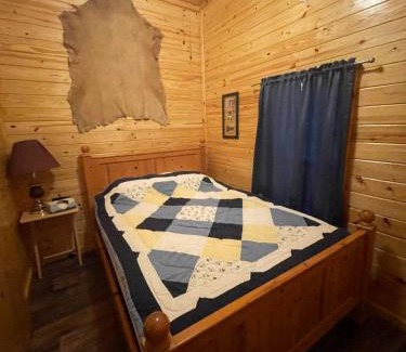 Sayner Apartment | Bear Cub Cabin is a cozy 1 bedroom and loft oasis